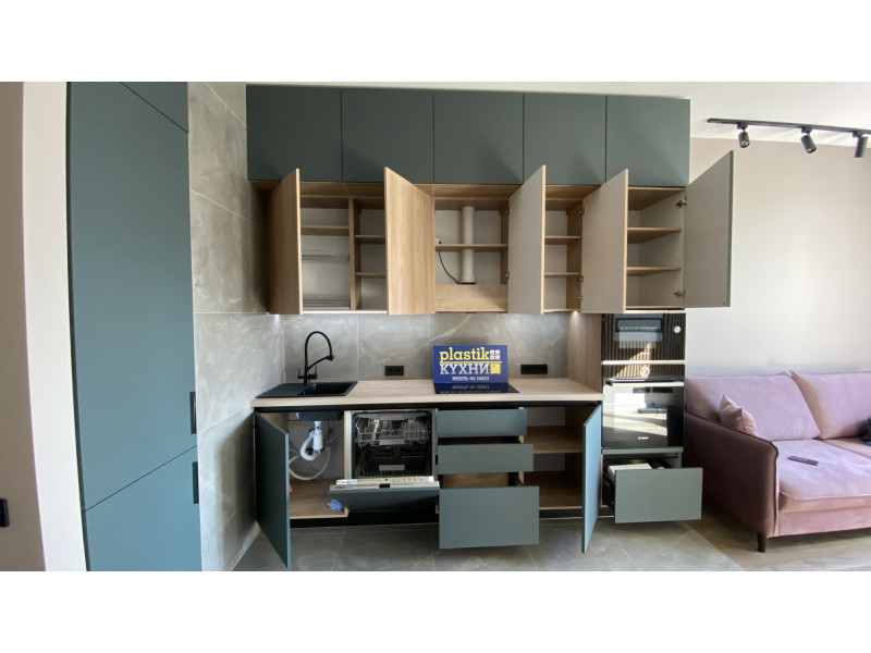 Темно-серая, двухъярусная, современная кухня без ручек из МДФ в пластике Феникс — Гранд